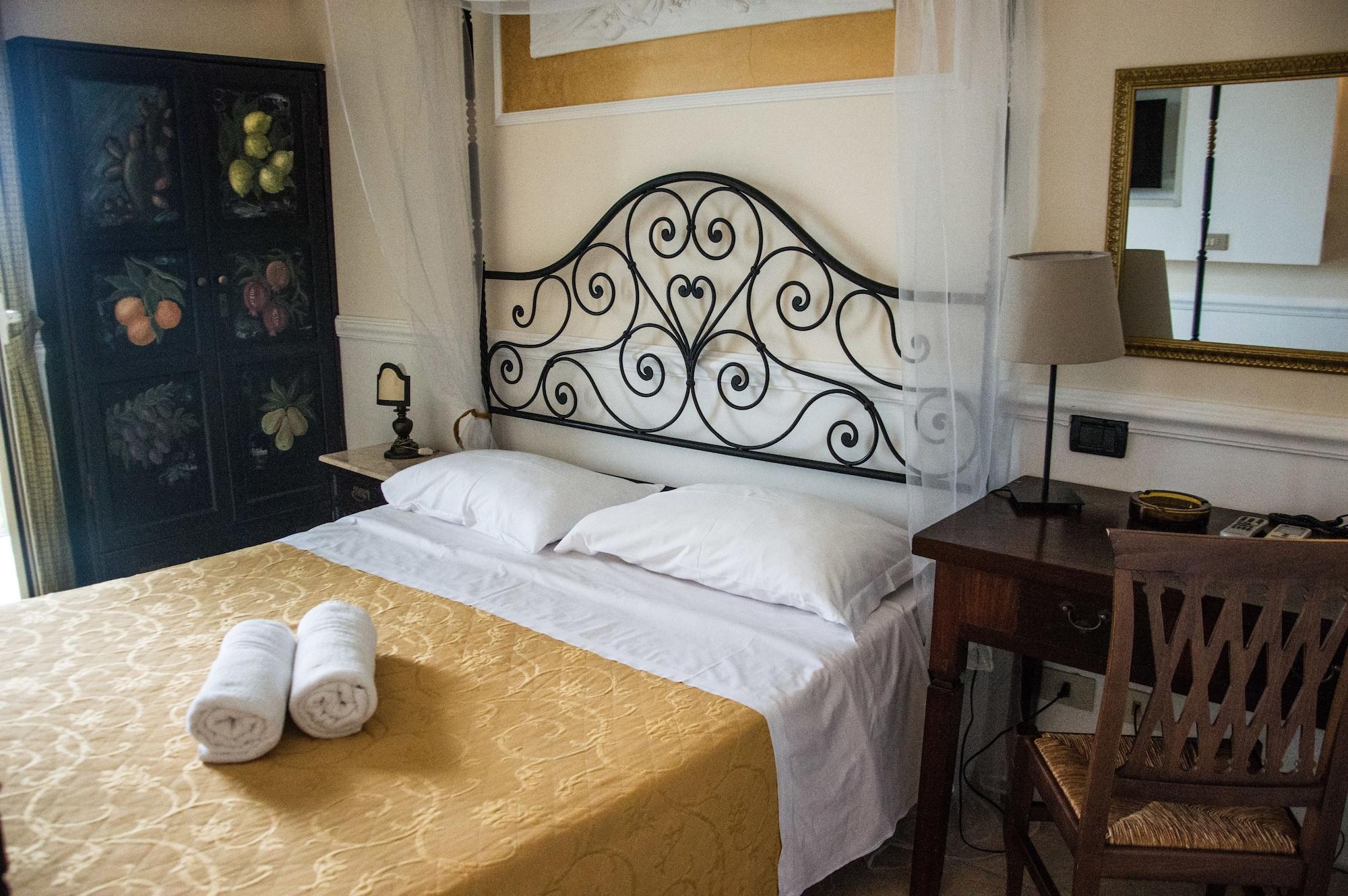 Hotel & Apartments Villa Linda Giardini Naxos Exterior photo