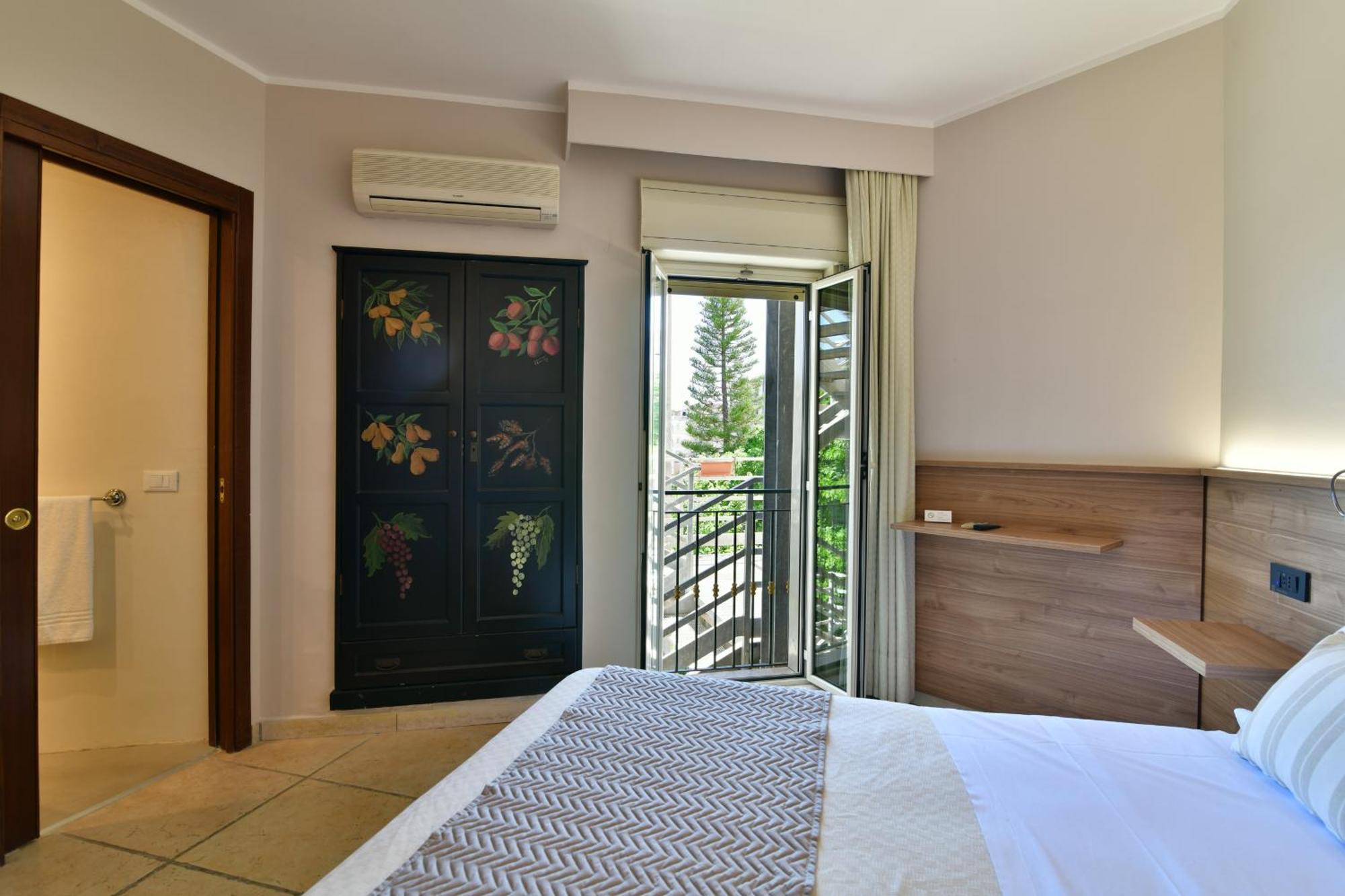 Hotel & Apartments Villa Linda Giardini Naxos Exterior photo