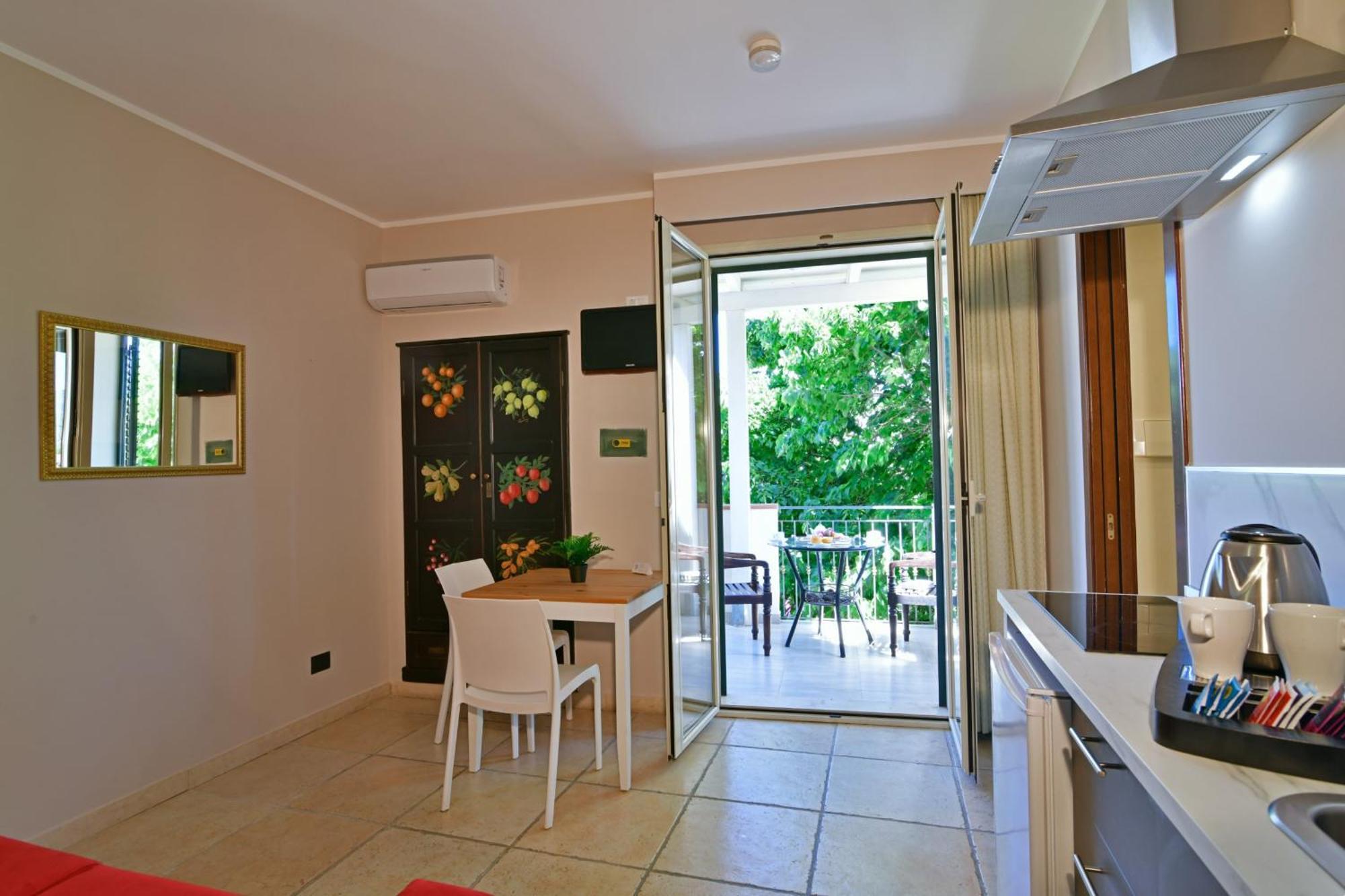 Hotel & Apartments Villa Linda Giardini Naxos Exterior photo