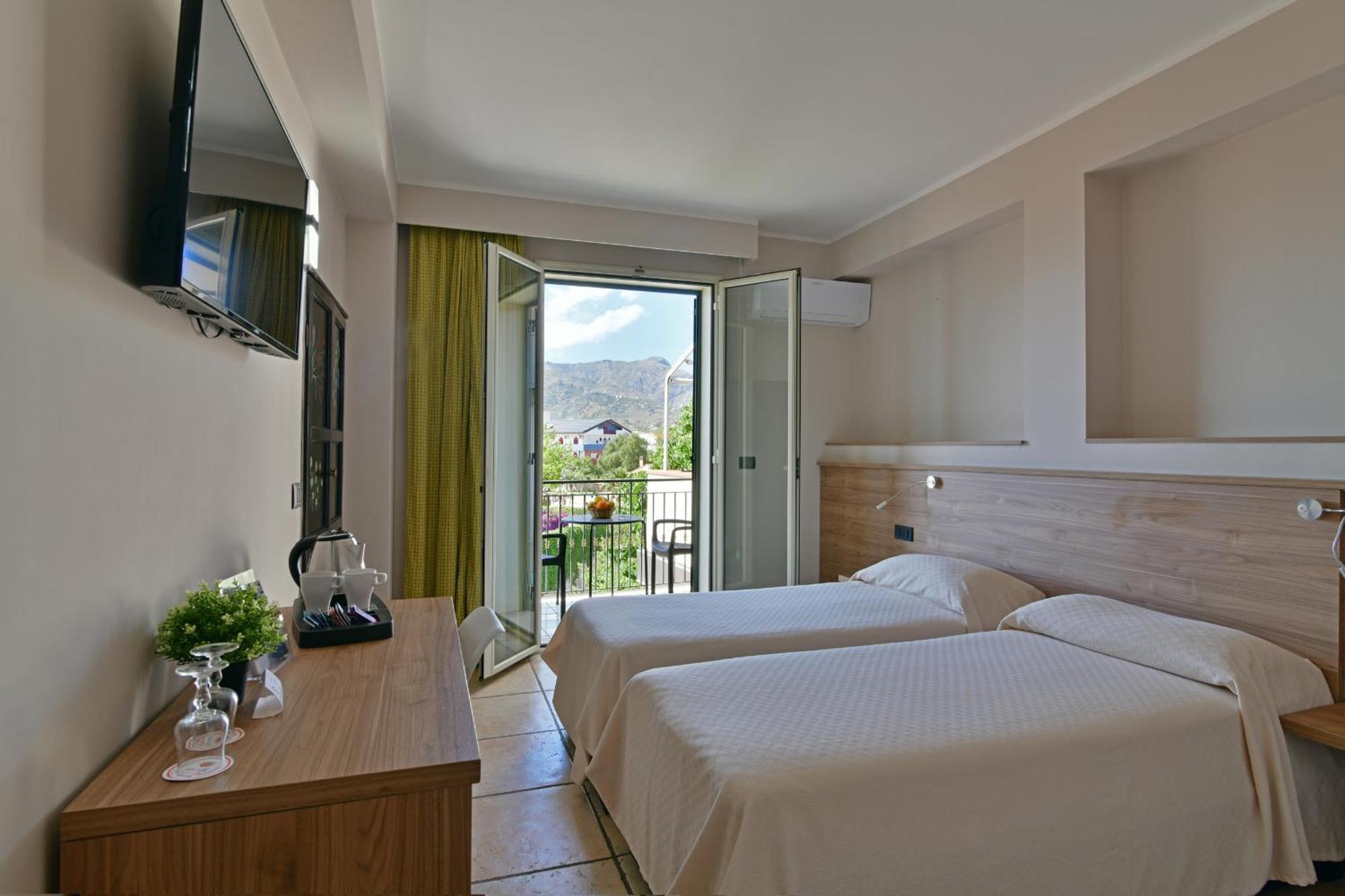 Hotel & Apartments Villa Linda Giardini Naxos Exterior photo