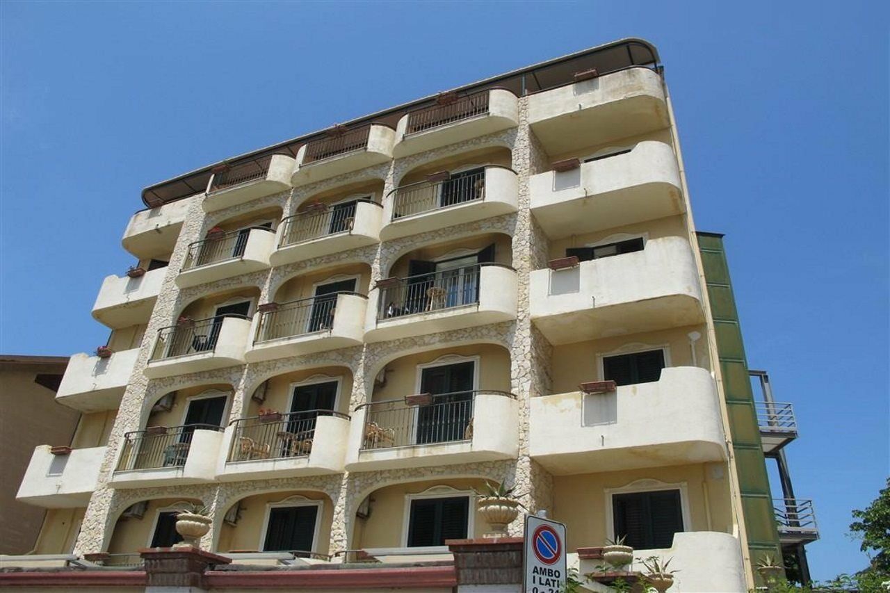 Hotel & Apartments Villa Linda Giardini Naxos Exterior photo